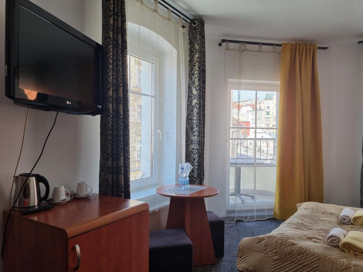 Przy Zelaznym Moscie Bed & Breakfast Клодзко Екстериор снимка