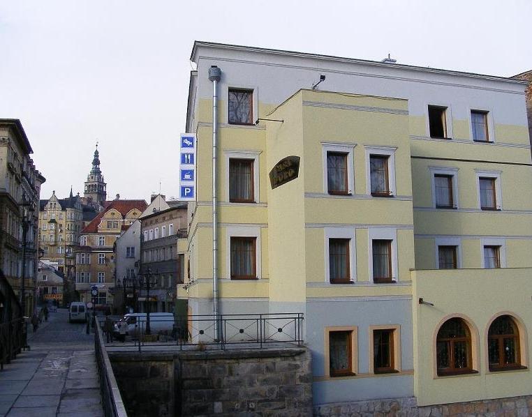Przy Zelaznym Moscie Bed & Breakfast Клодзко Екстериор снимка